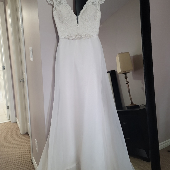 Wedding dress - Picture 3 of 7